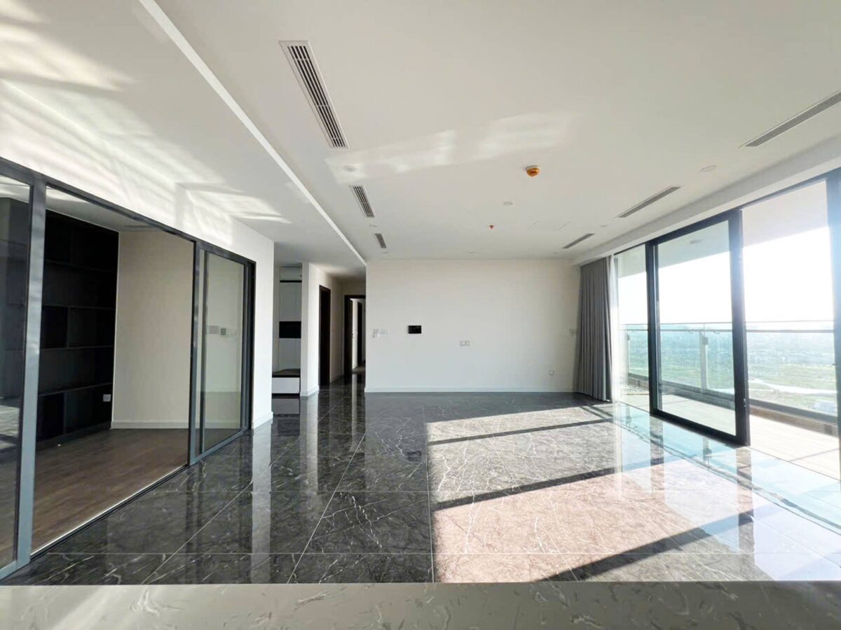 Gorgeous 211SQM 4BRs no-option apartment for rent at Sunshine Golden River (3)