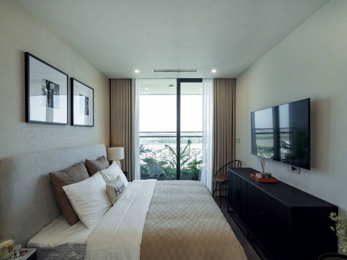 Luxurious 3-bedroom 161SQM apartment at Sunshine Golden River for rent (14)