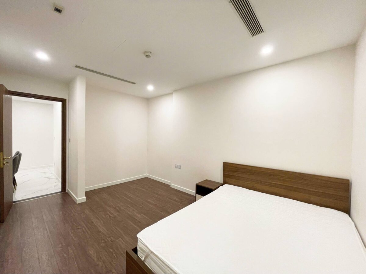 New 3-bedroom apartment for rent at S6 building, Sunshine City (10)