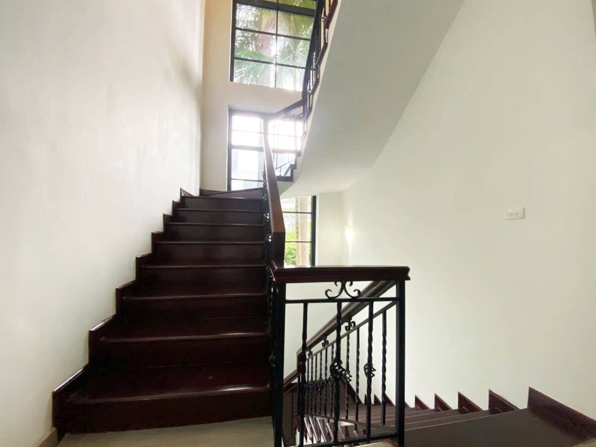 New corner pool villa in Ciputra with a spacious garden for rent (22)