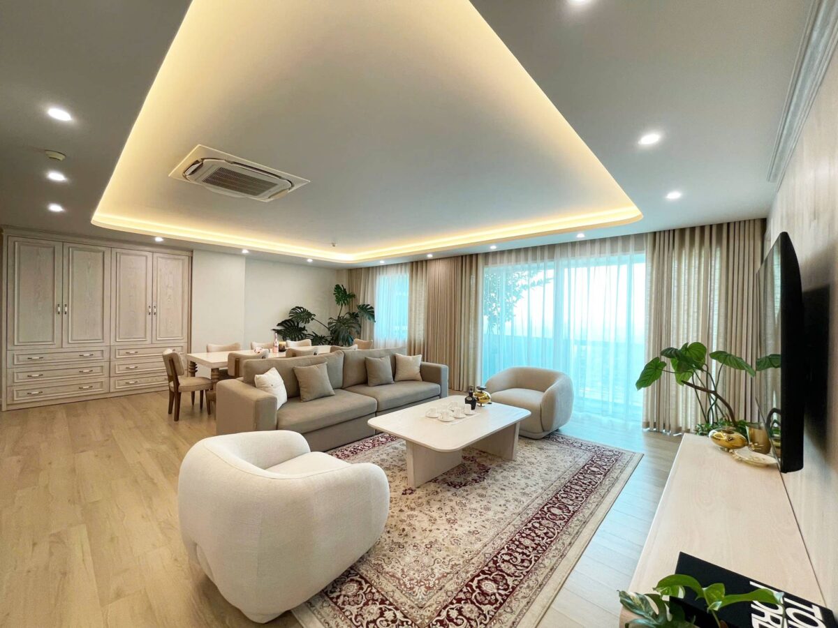 Elegant 3-bedroom apartment at E4 Ciputra for rent (2)