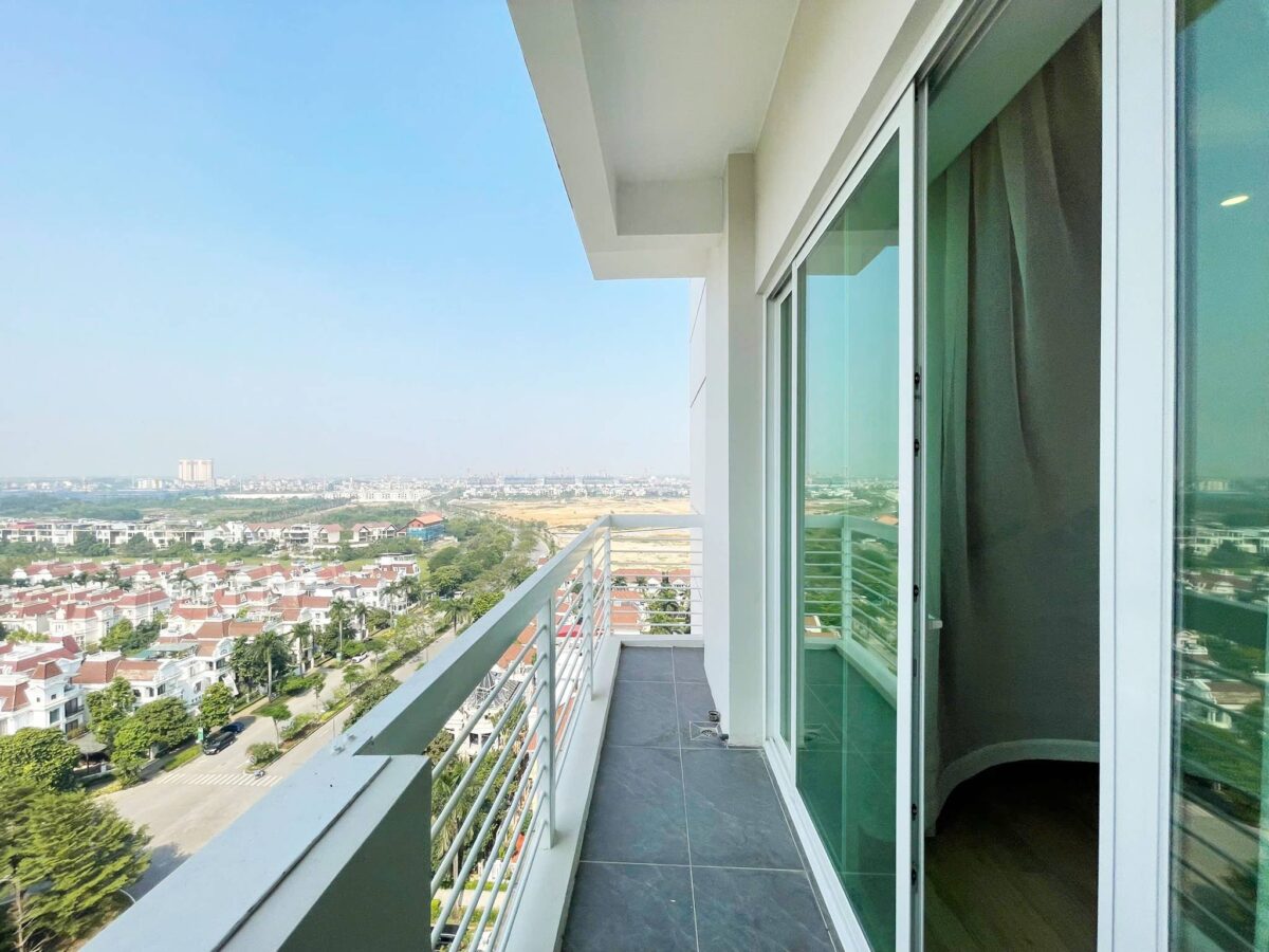 Elegant 3-bedroom apartment at E4 Ciputra for rent (27)