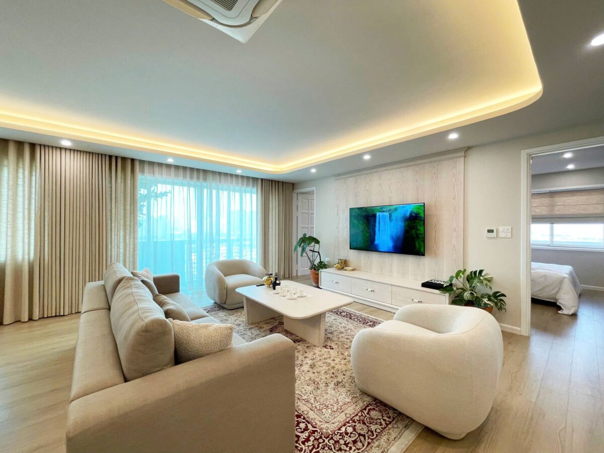 Elegant 3-bedroom apartment at E4 Ciputra for rent (4)