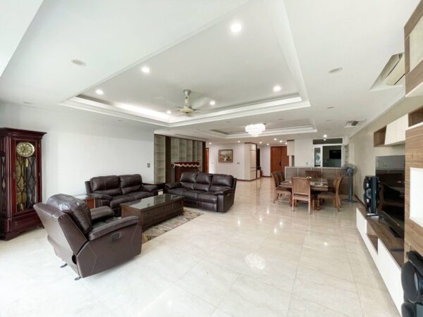 Gorgeous 4-bedroom 267-SQM apartment at L1 Ciputra for rent (2)