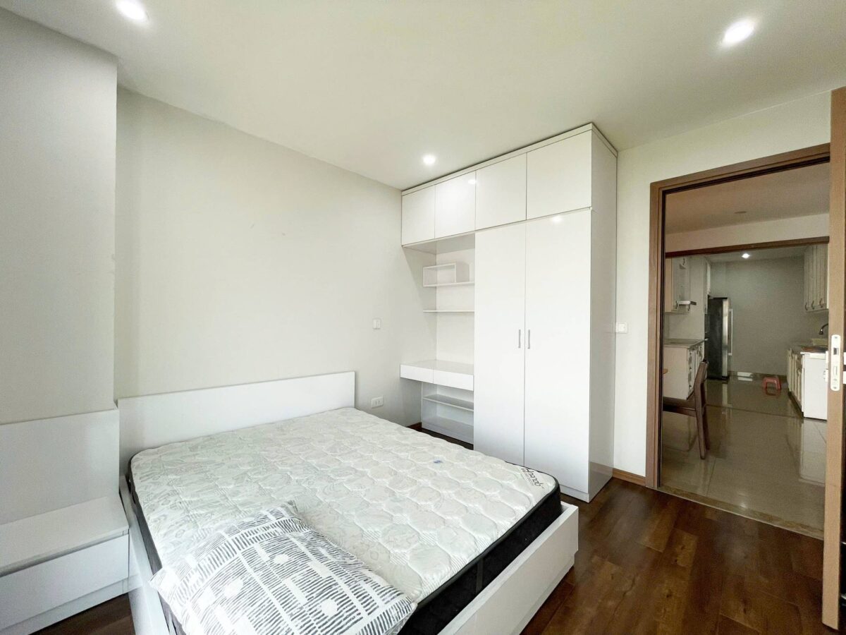 Modern 3-bedroom 154-SQM apartment at L4 Ciputra for rent (10)