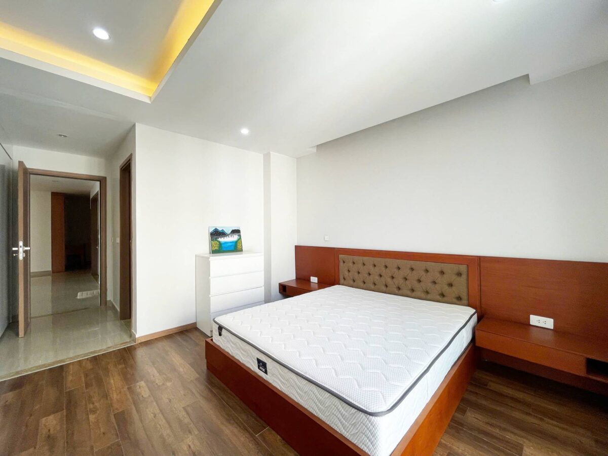 Modern 3-bedroom 154-SQM apartment at L4 Ciputra for rent (15)