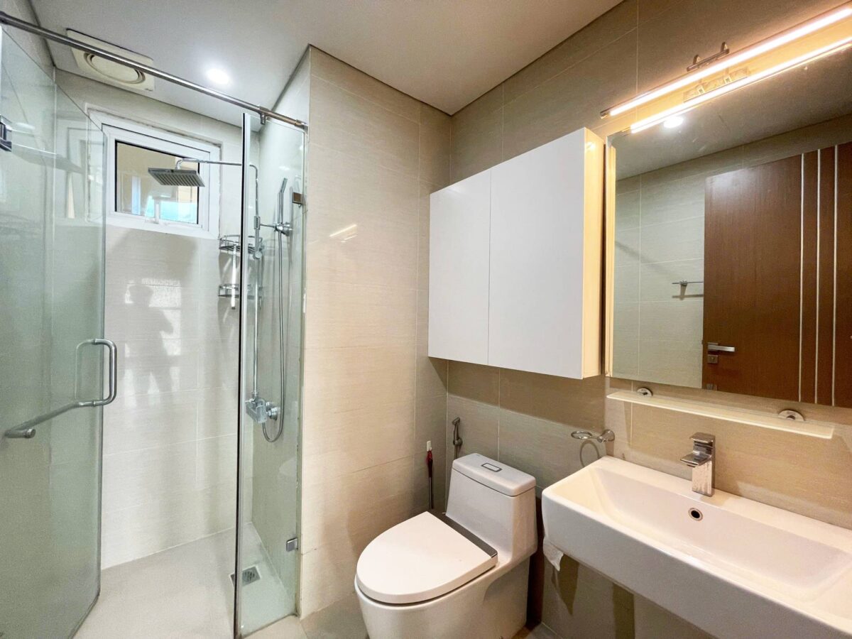 Modern 3-bedroom 154-SQM apartment at L4 Ciputra for rent (18)