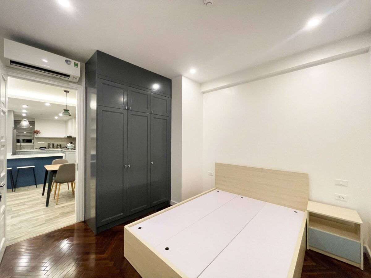 Modern 3-bedroom apartment at E5 Ciputra for rent (19)