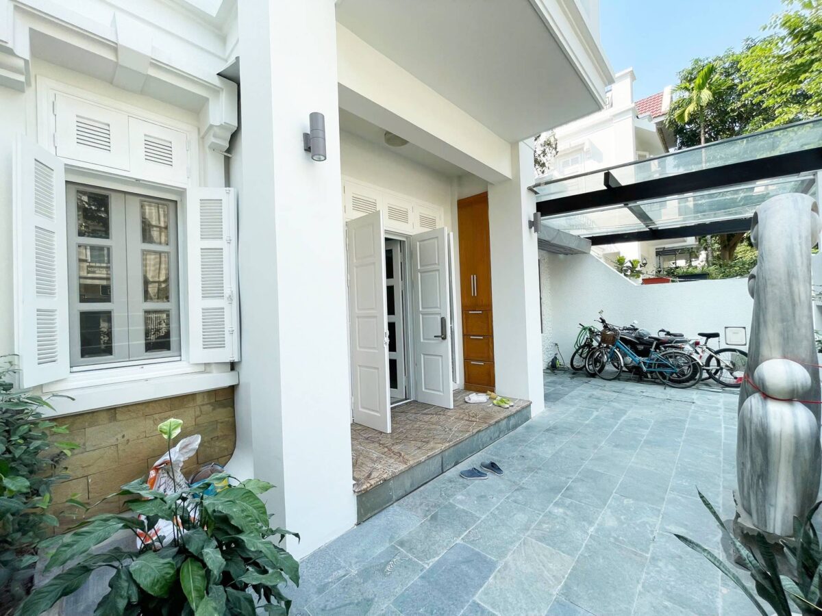 Newly renovated villa for rent at T8 Ciputra (2)