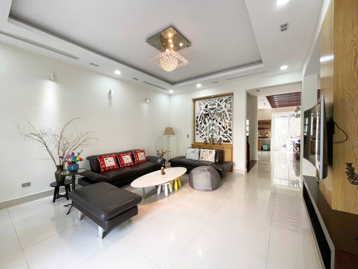 Newly renovated villa for rent at T8 Ciputra (3)