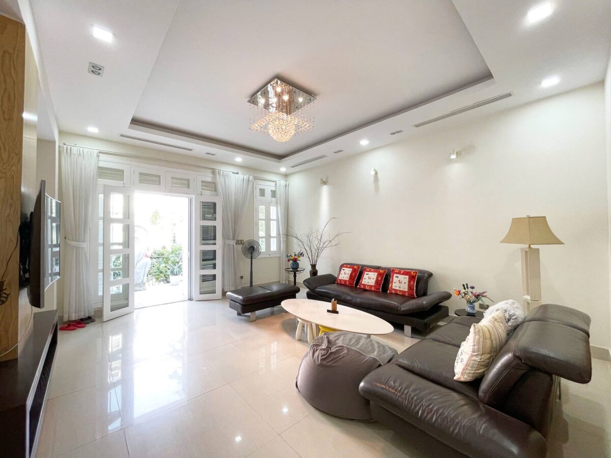 Newly renovated villa for rent at T8 Ciputra (5)