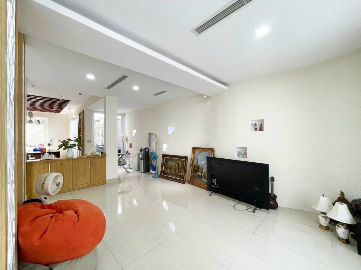 Newly renovated villa for rent at T8 Ciputra (7)