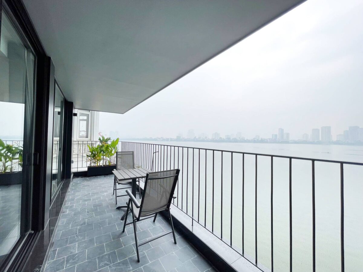 Awesome lake-view 3-bedroom serviced apartment at Quang Khanh, Tay Ho for rent (27)