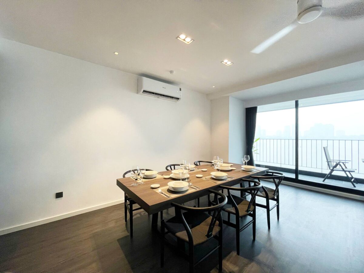 Awesome lake-view 3-bedroom serviced apartment at Quang Khanh, Tay Ho for rent (7)