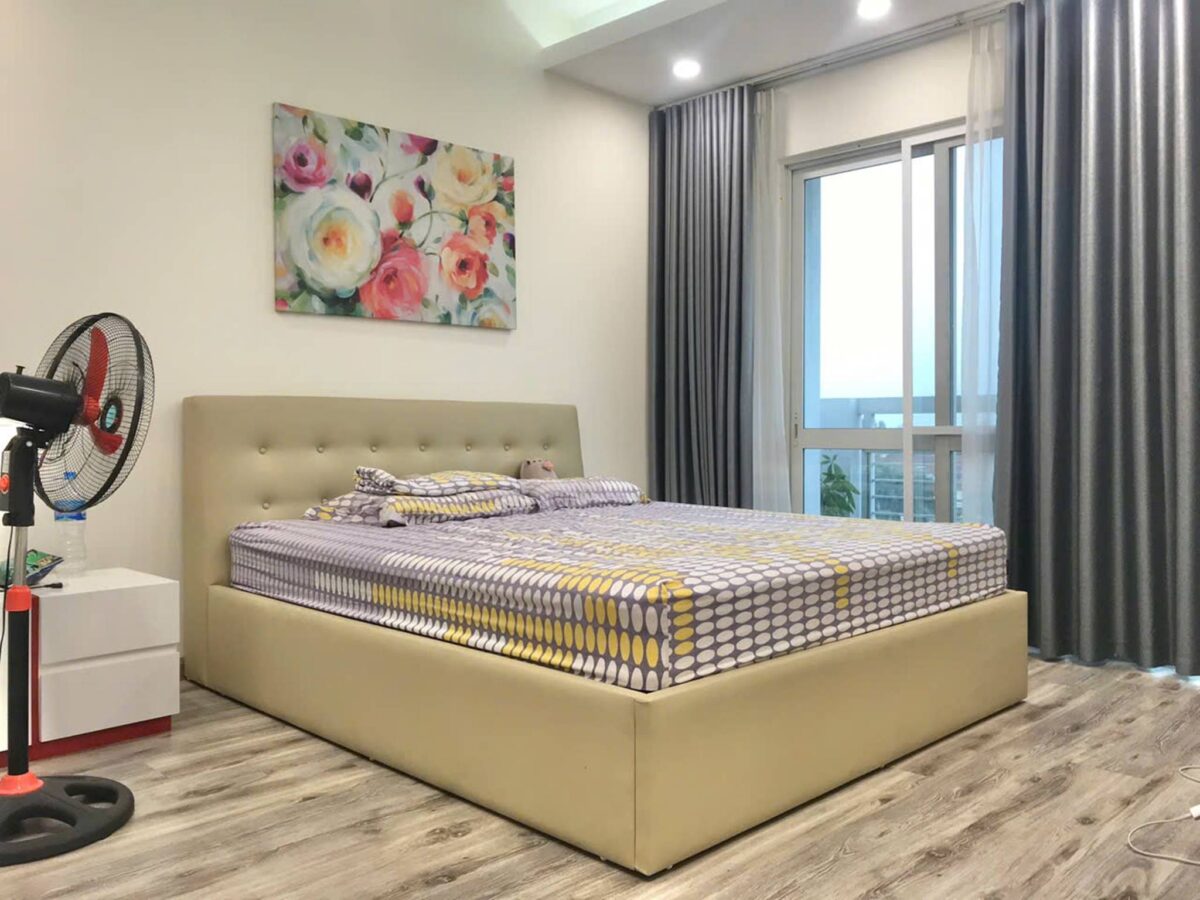 Cheap 3-bedroom apartment for rent at E5 Ciputra (11)