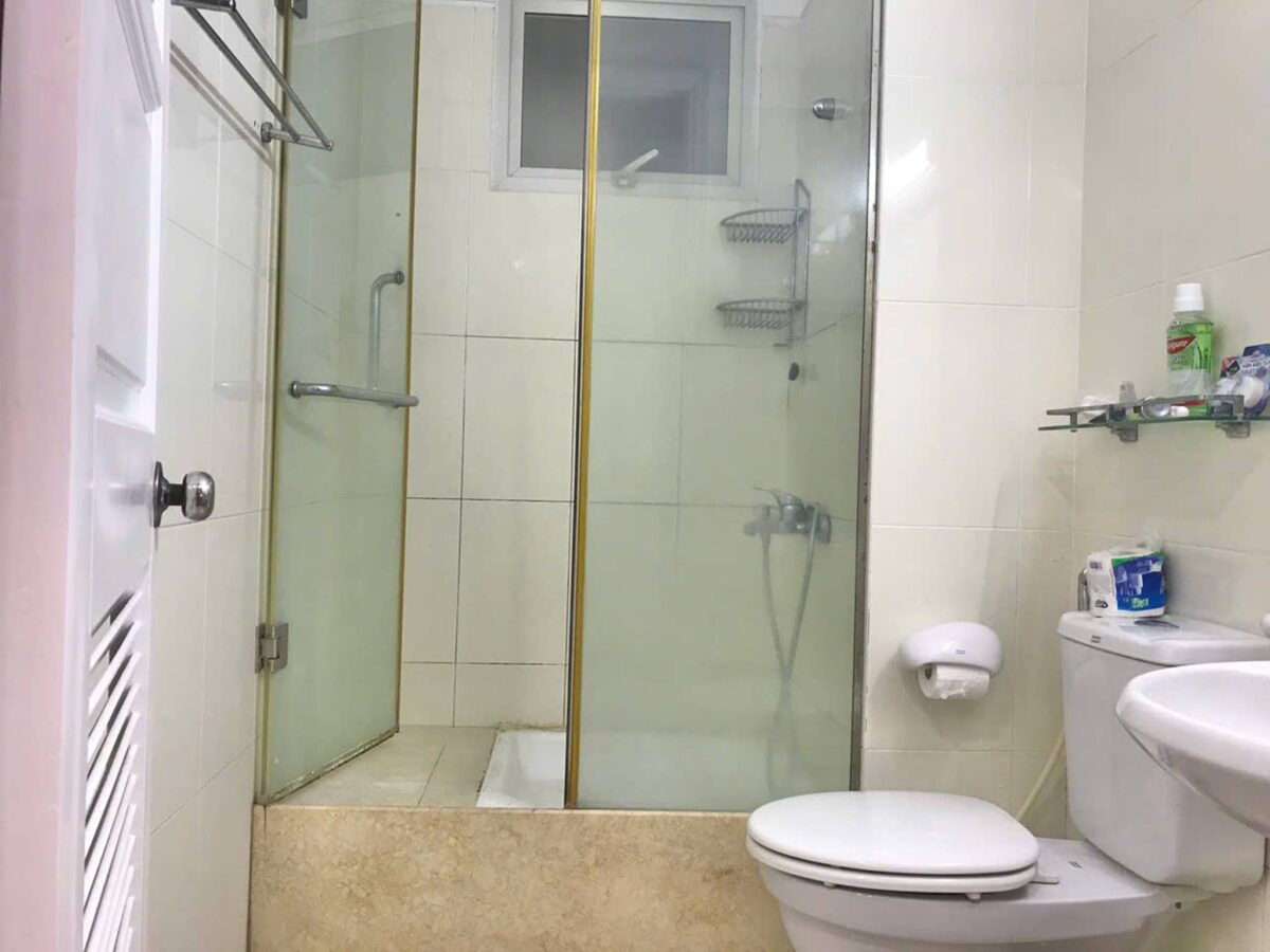 Cheap 3-bedroom apartment for rent at E5 Ciputra (12)