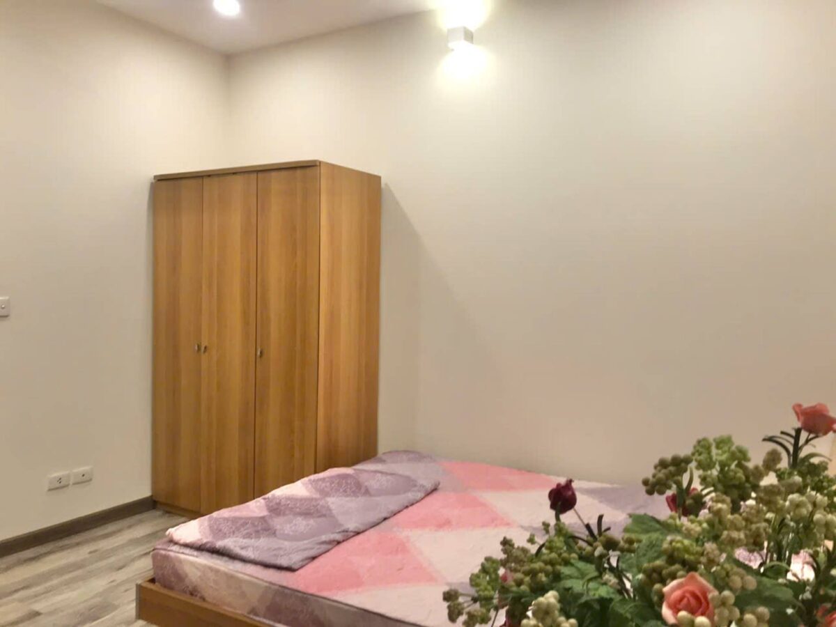 Cheap 3-bedroom apartment for rent at E5 Ciputra (15)