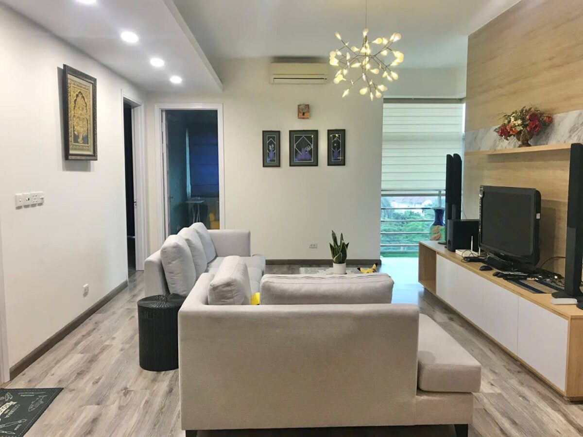 Cheap 3-bedroom apartment for rent at E5 Ciputra (2)