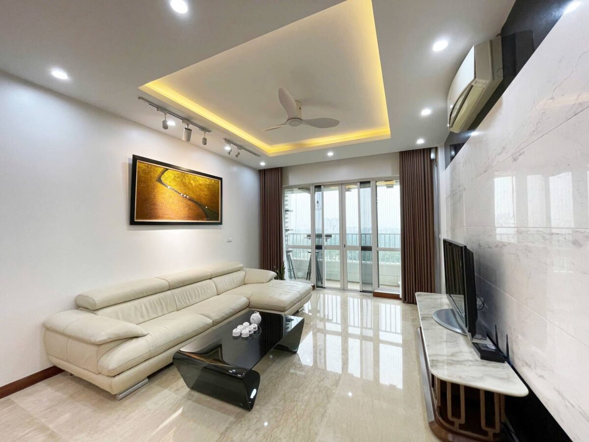 Enormous 4-bedroom apartment at P1 Ciputra for rent (3)