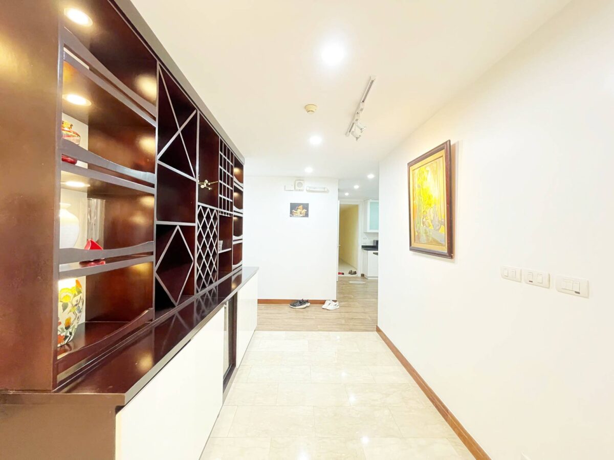 Enormous 4-bedroom apartment at P1 Ciputra for rent (7)