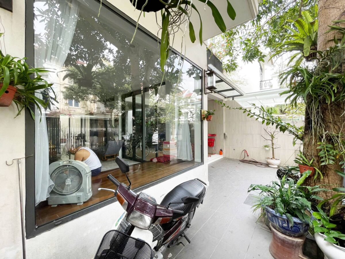 Spacious and luxurious garden villa in T8 Ciputra area for rent (2)