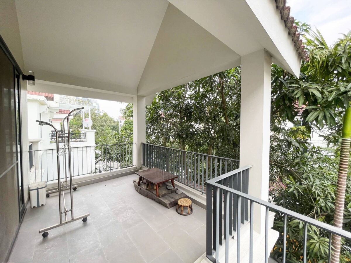 Spacious and luxurious garden villa in T8 Ciputra area for rent (36)