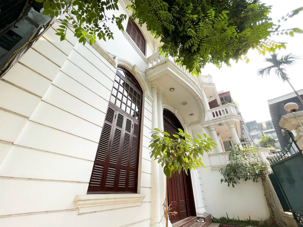 Ancient French villa for rent at Alley 11 To Ngoc Van, next to Quang An secondary school (1)