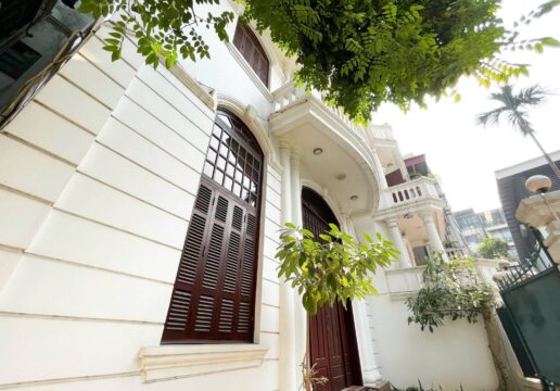 Ancient French villa for rent at Alley 11 To Ngoc Van, next to Quang An secondary school (1)
