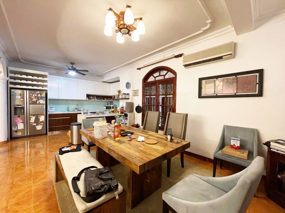 Ancient French villa for rent at Alley 11 To Ngoc Van, next to Quang An secondary school (12)