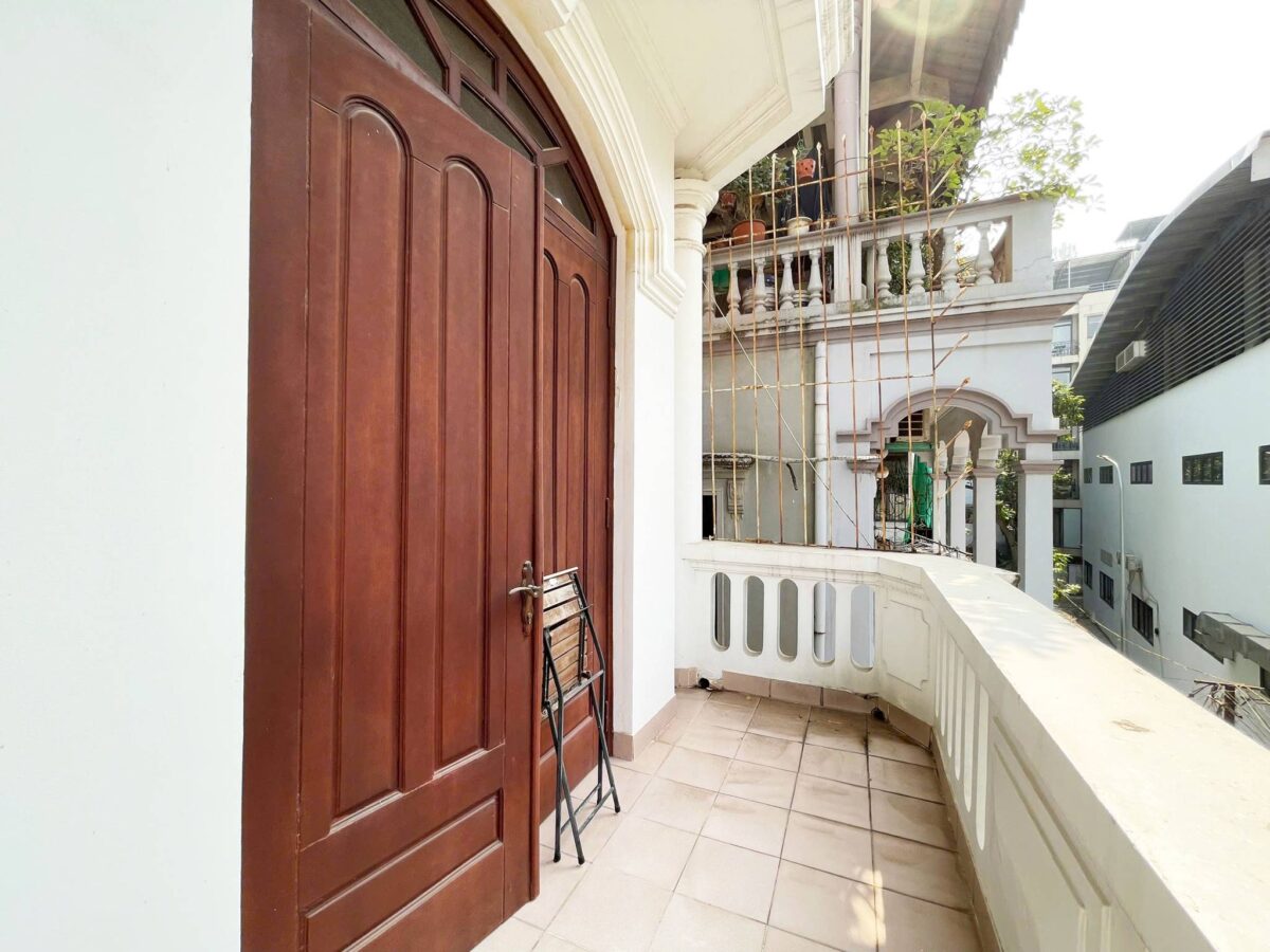 Ancient French villa for rent at Alley 11 To Ngoc Van, next to Quang An secondary school (21)