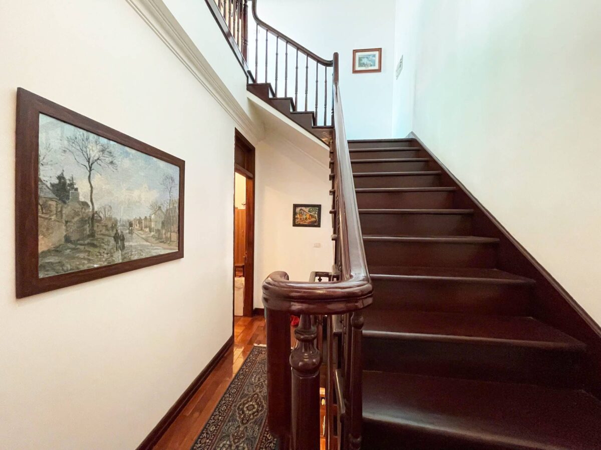 Ancient French villa for rent at Alley 11 To Ngoc Van, next to Quang An secondary school (23)