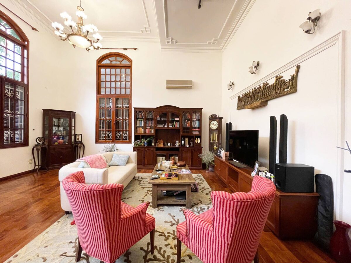 Ancient French villa for rent at Alley 11 To Ngoc Van next to Quang An secondary school 7