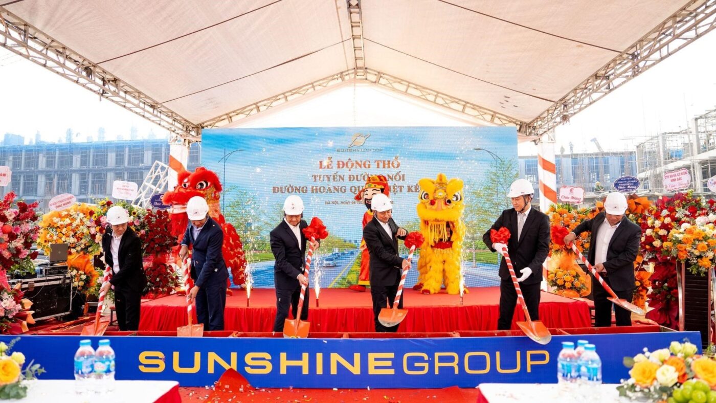 Sunshine Group officially broke ground on the construction of the road connecting to the extended Hoang Quoc Viet road