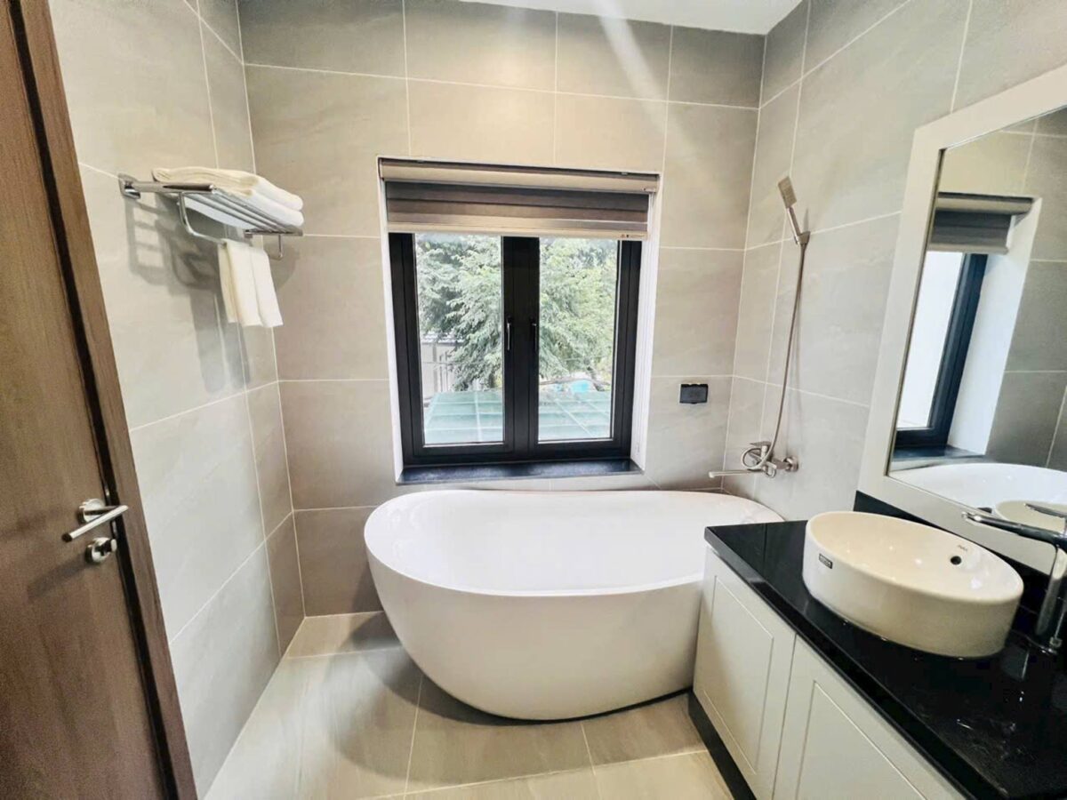 Extremely large garden villa for rent at G6 Ciputra (18)