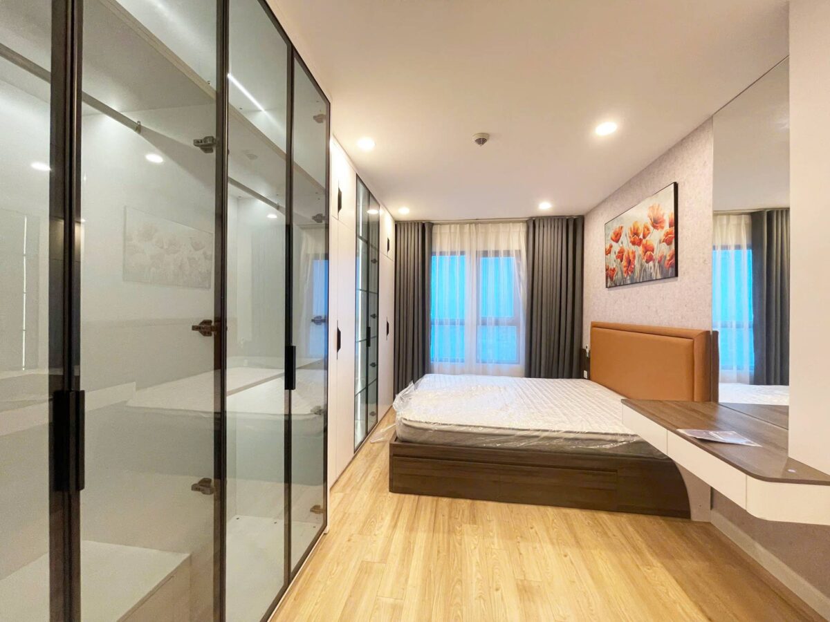 High-end 2-bedroom apartment at Kosmo Tay Ho for rent (11)