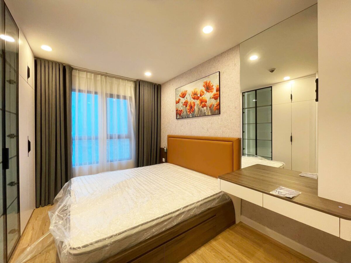 High-end 2-bedroom apartment at Kosmo Tay Ho for rent (12)