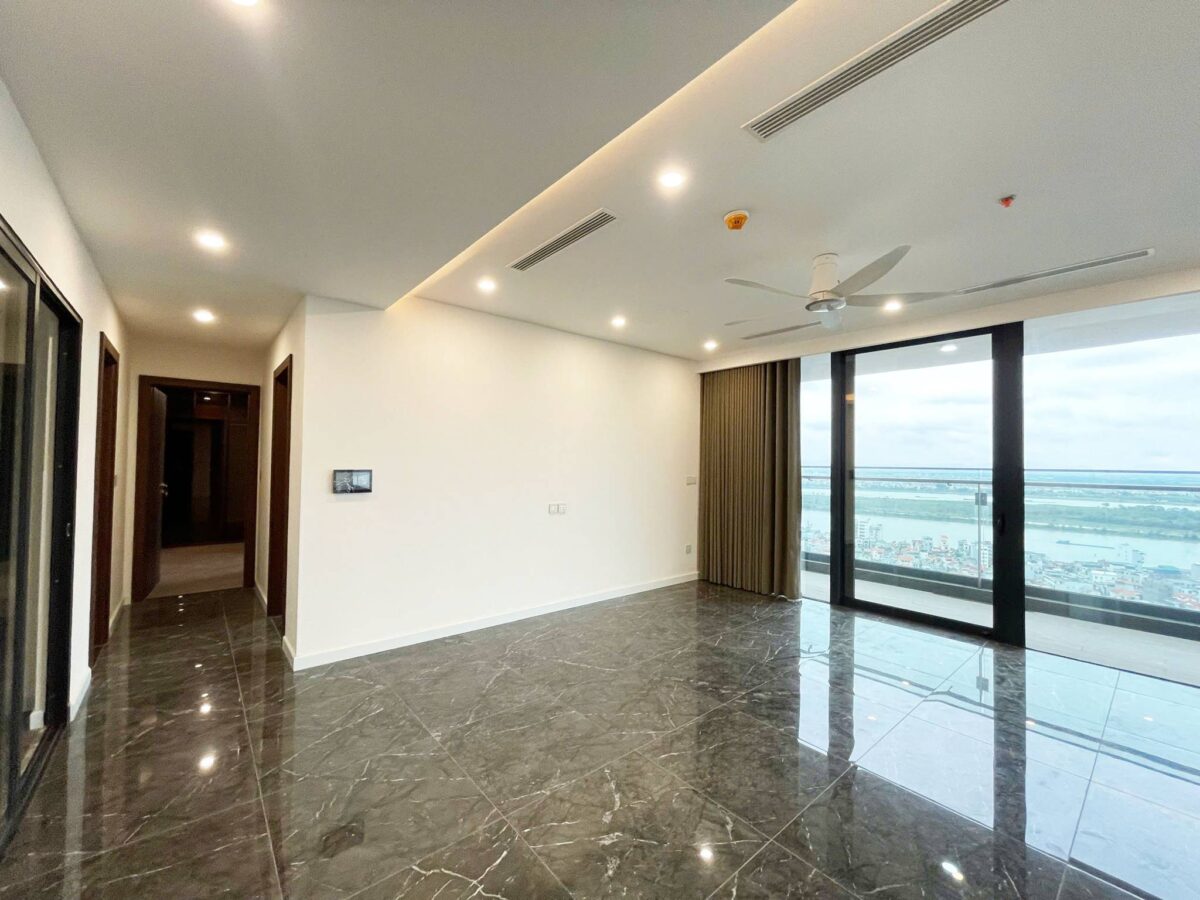 Stunning 160-sqm apartment at Sunshine Golden River for rent (1)