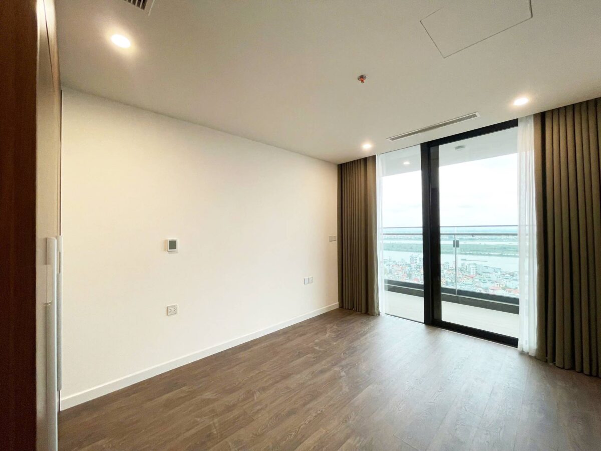 Stunning 160-sqm apartment at Sunshine Golden River for rent (10)