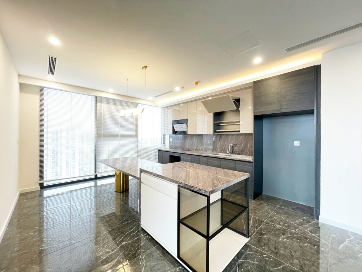 Stunning 160-sqm apartment at Sunshine Golden River for rent (4)