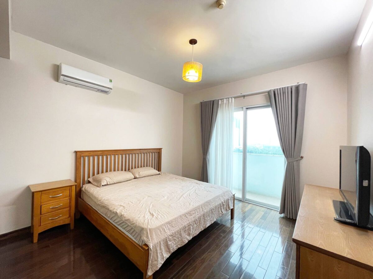 Very cheap 4BHK apartment in E1 Ciputra for rent at 1100 USD (22)