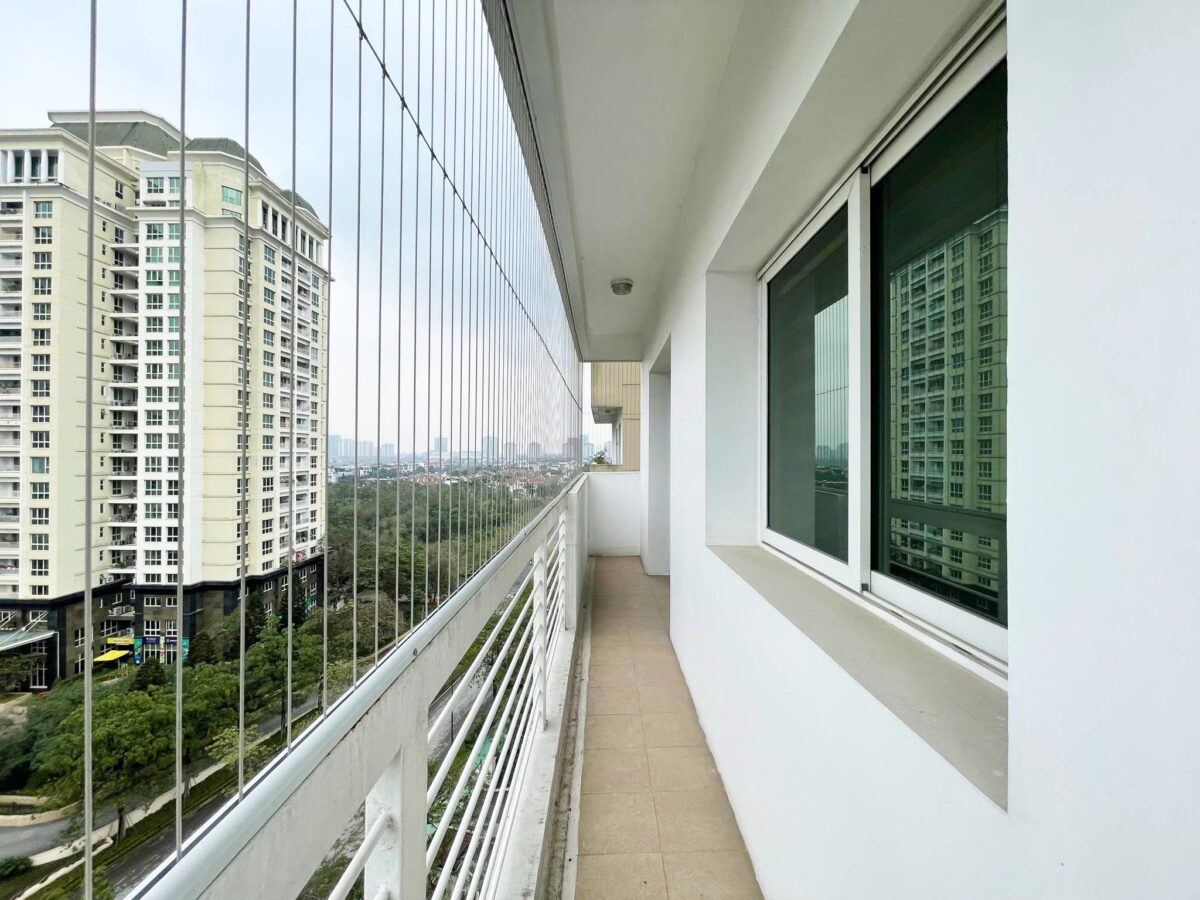 Very cheap 4BHK apartment in E1 Ciputra for rent at 1100 USD (29)