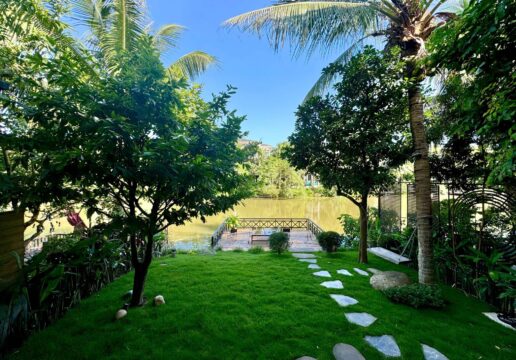 Excellent 270m2 island villa with river view for rent at Ecopark (1)