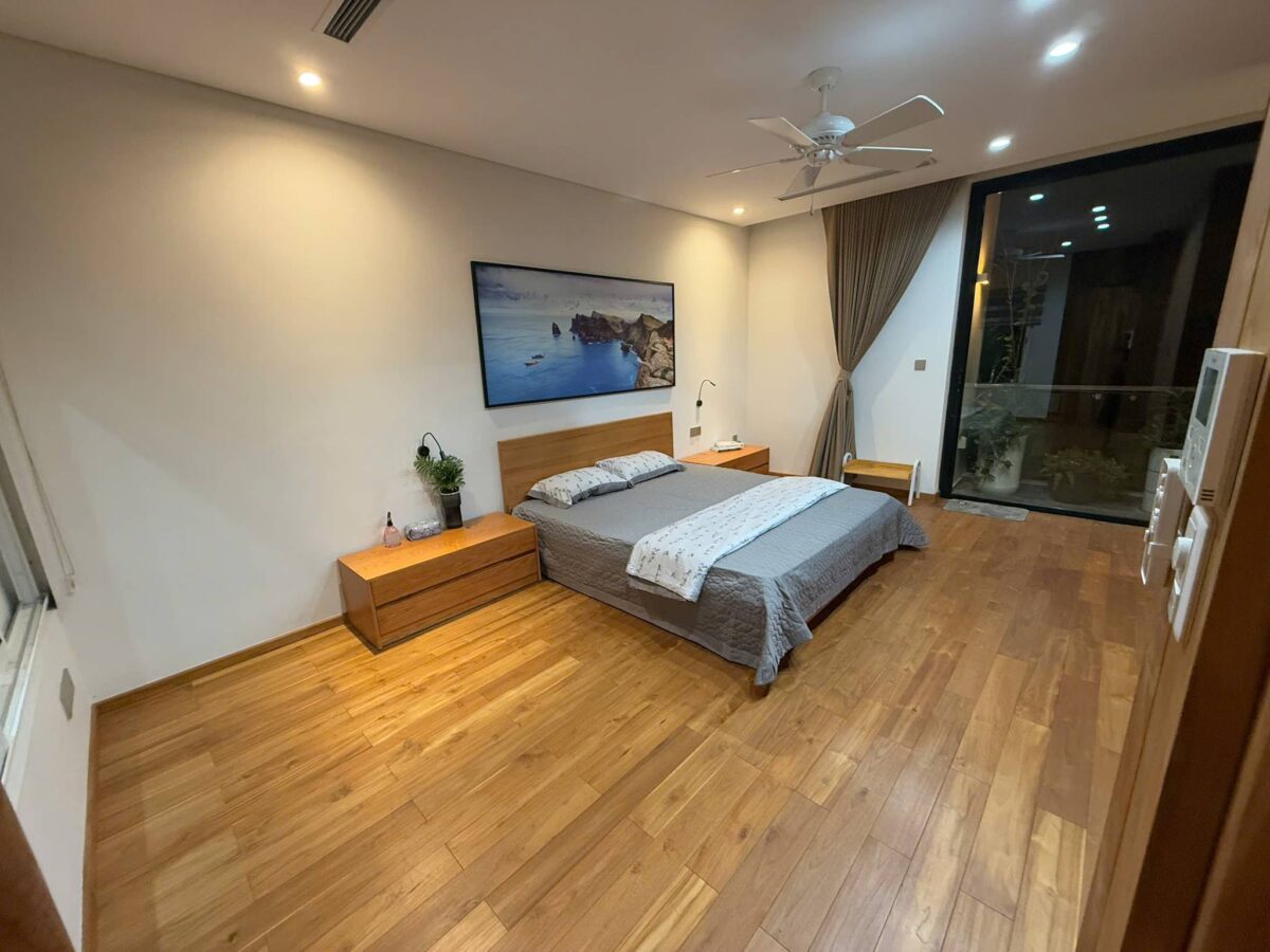 Excellent 270m2 island villa with river view for rent at Ecopark (13)