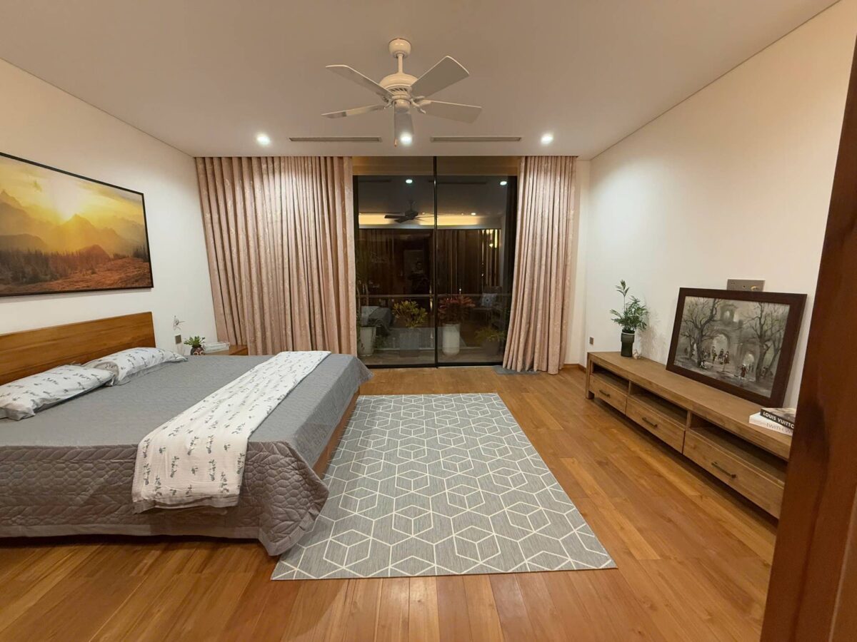 Excellent 270m2 island villa with river view for rent at Ecopark (15)