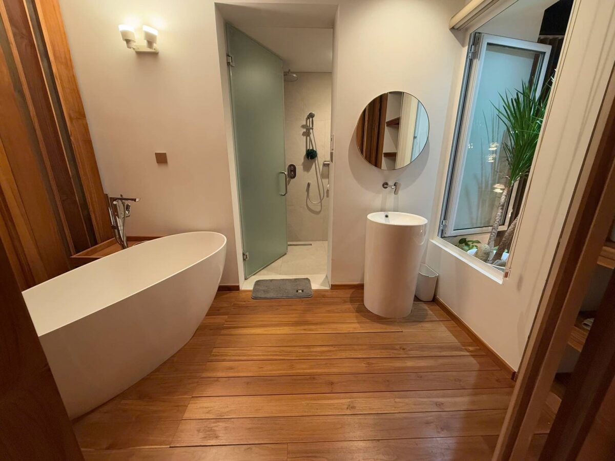 Excellent 270m2 island villa with river view for rent at Ecopark 16
