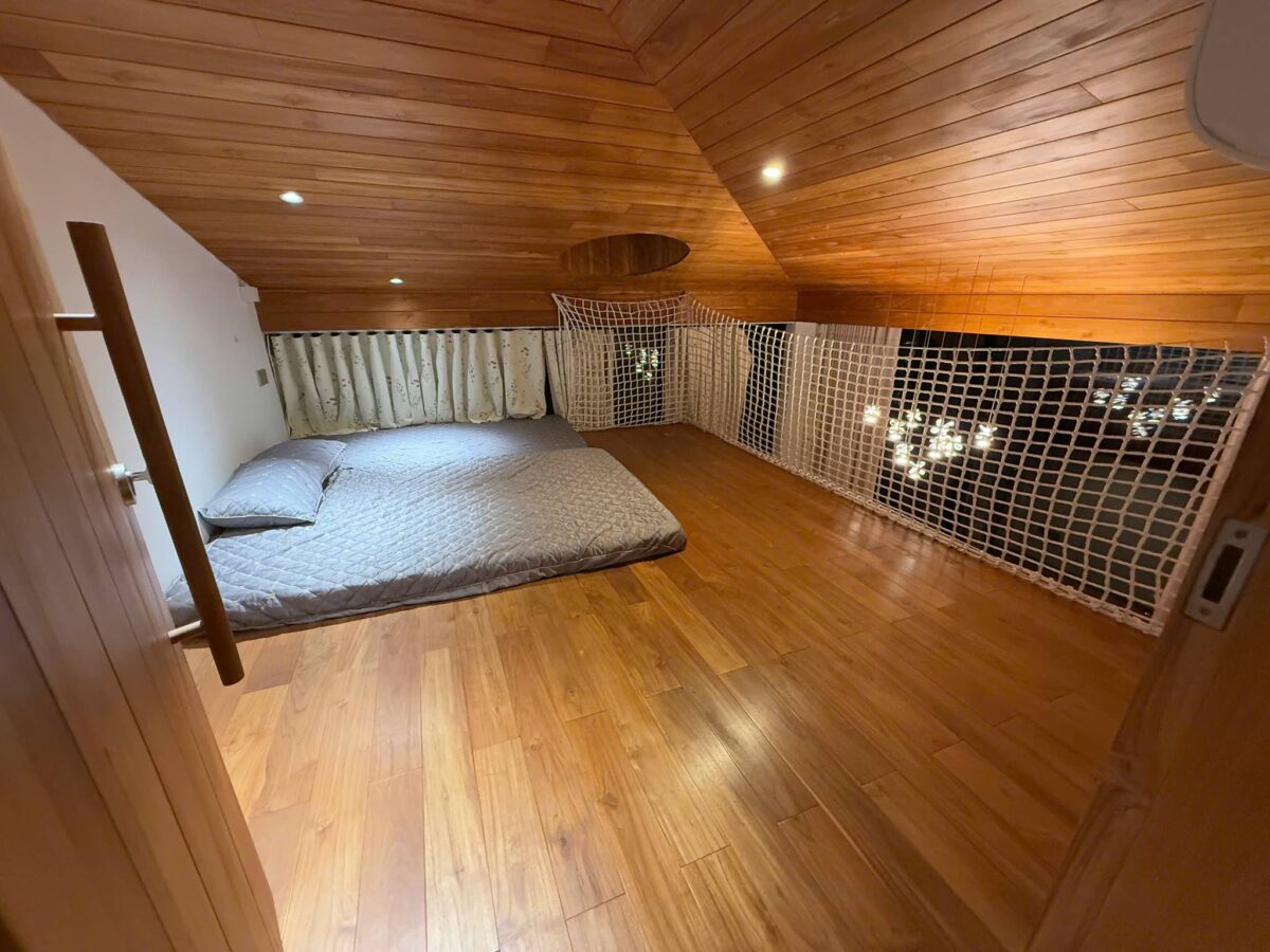 Excellent 270m2 island villa with river view for rent at Ecopark (27)