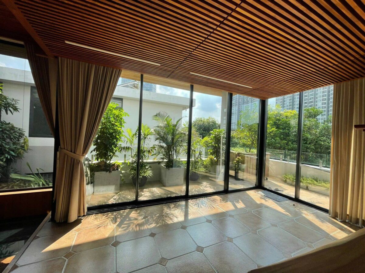 Excellent 270m2 island villa with river view for rent at Ecopark (28)