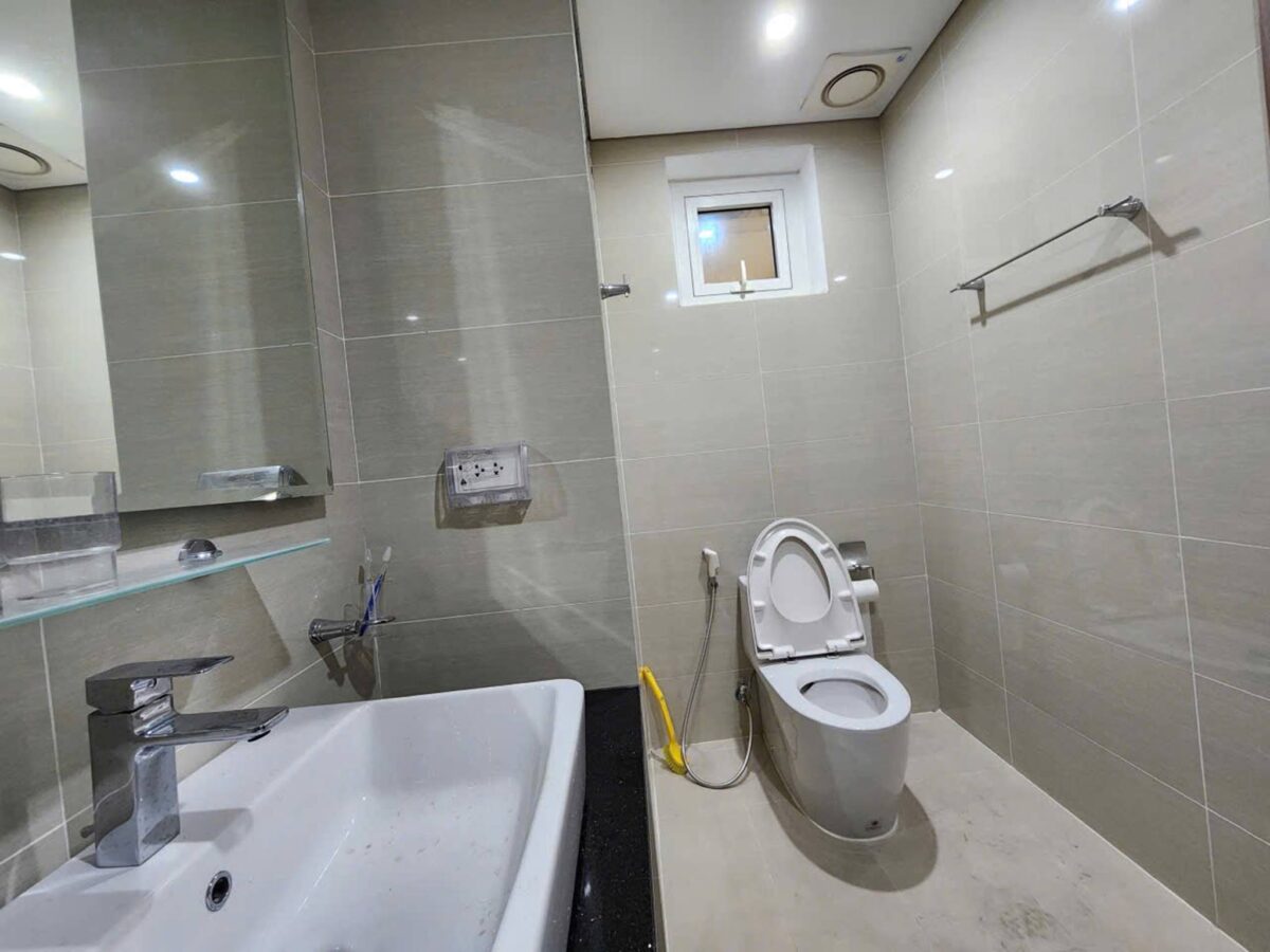 Modern 3BHK apartment at Ciputra for rent (12)