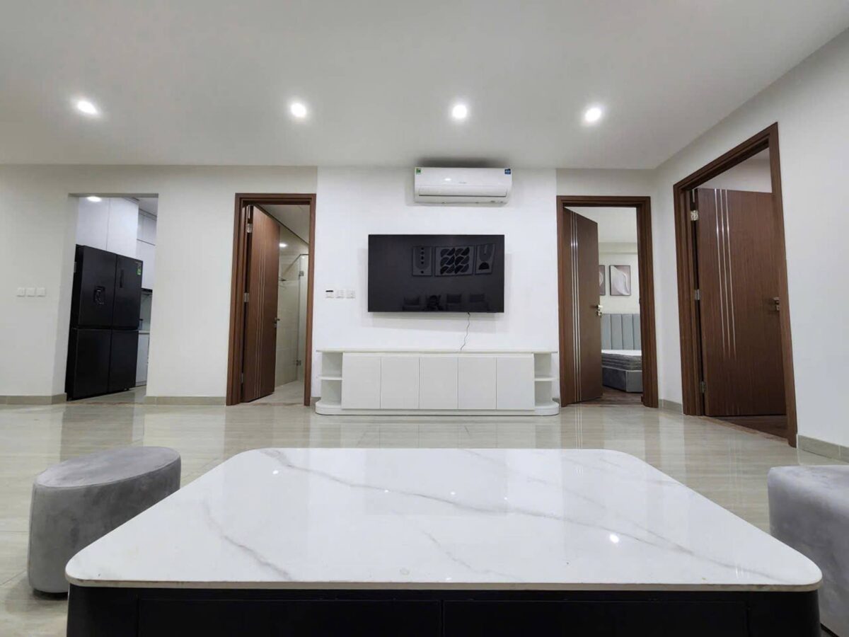 Modern 3BHK apartment at Ciputra for rent (6)