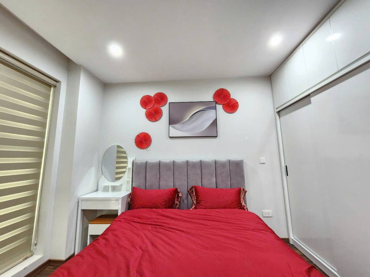 Modern 3BHK apartment at Ciputra for rent (8)